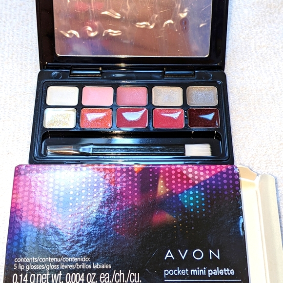 Avon bundle of eye liners, lip gloss and make-up palette - Picture 2 of 3